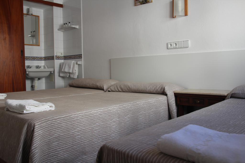 Hostal Las Nieves Ibiza Town Ngoại thất bức ảnh