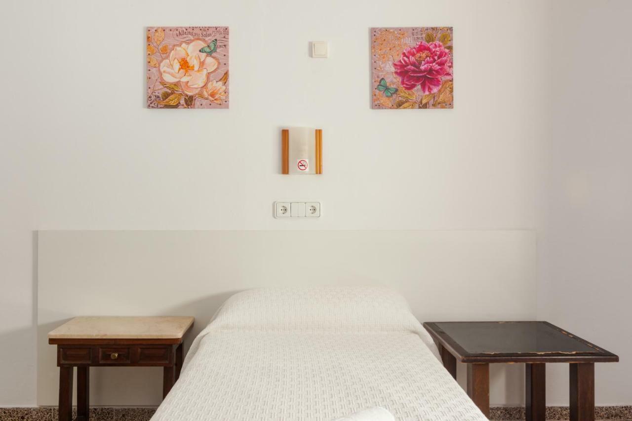 Hostal Las Nieves Ibiza Town Ngoại thất bức ảnh